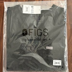 Figs Catarina One Pocket Scrub Top in Black